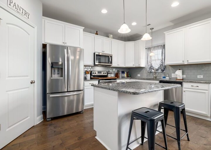 How to Keep a Tidy Fridge and Pantry for a Clutter-Free Kitchen