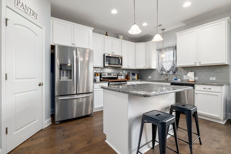 How to Keep a Tidy Fridge and Pantry for a Clutter-Free Kitchen